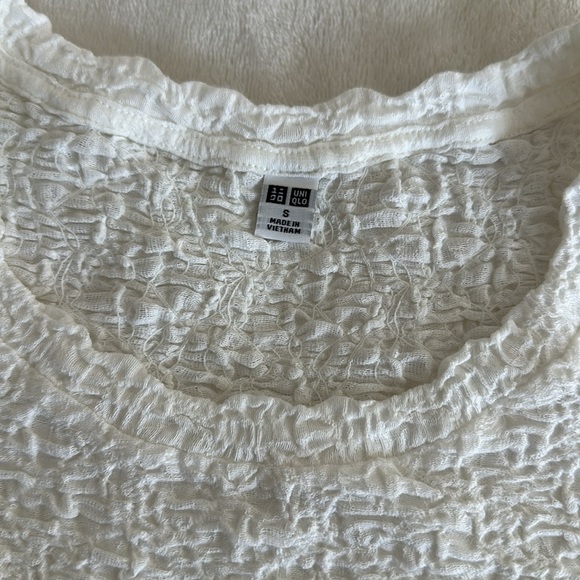 Uniqlo White Textured Short Sleeve Tee - Picture 2 of 6